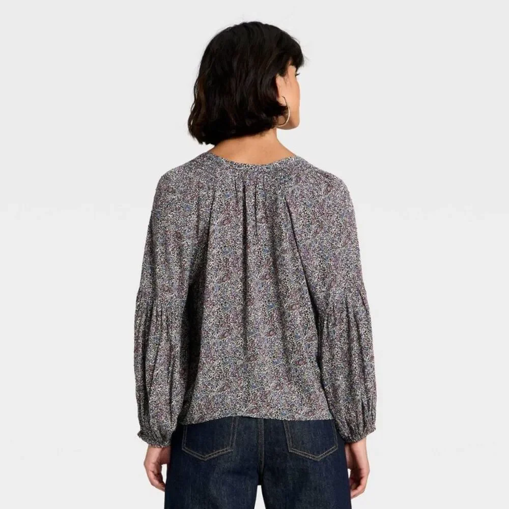 Floral Button-Down Blouse - Picture 2 of 3